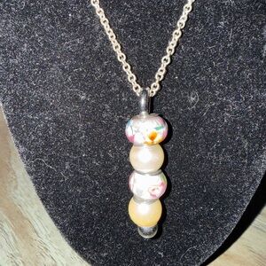 Elegant Floral Bead Necklace
